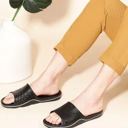 Liberty Men Black & White Sliders-26