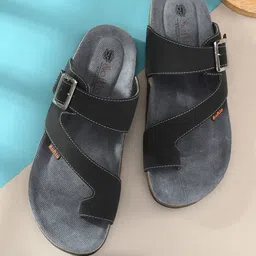 SOFTIO Men Grey & Black Slip-On-picture-25