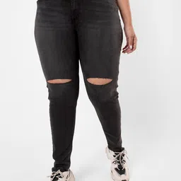 Instafab Plus Plus Size Women Black Jean Skinny Fit Slash Knee LightFade Stretchable Jeans-image-20