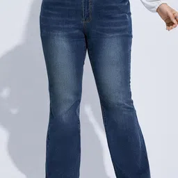 CURVE BY KOTTY Women Plus Size High-Rise Clean Look Light Fade Stretchable Bootcut Jeans-58