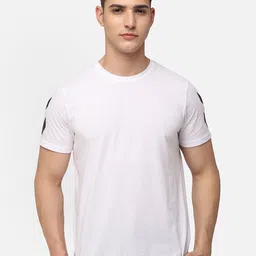 hummel Men White Solid Pure Cotton Regular Fit Winter T-shirt-image-46