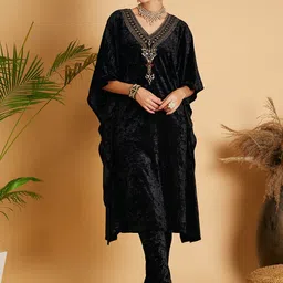 Shae by SASSAFRAS Black Floral Yoke Design Extended Sleeves Sequinned Velvet Kurta-picture-58