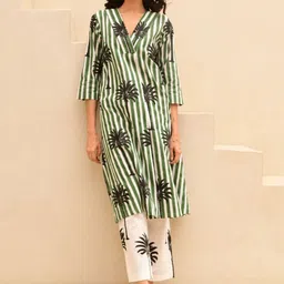 NAINVISH Striped V-Neck A-Line Kurta With Trousers And Dupatta-22