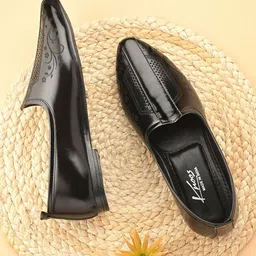 knoos Men Textured Mojaris-image-18