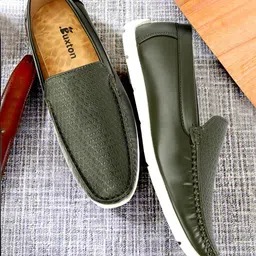 Buxton Men Textured Slip-On Loafers-picture-12