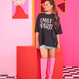 THE CLOTHING FACTORY Emily in Paris Drop-Shoulder Sleeves Cotton Oversized T-shirt-image-47