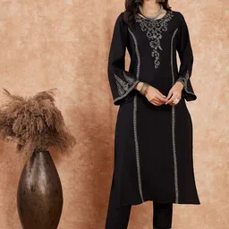 Sangria Ethnic Motifs Embroidered Kurta Set-image-35