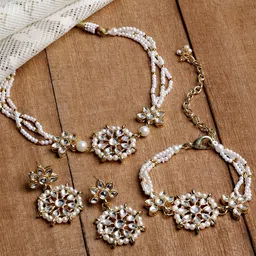 KARATCART Women Gold-Plated Floral Pearl Kundan Studded Jewellery Set-8