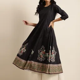 Shae by SASSAFRAS Women Black Floral Print Anarkali Kurta-picture-24