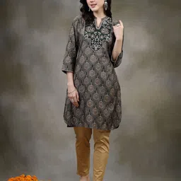 Nayam By Lakshita Green Floral Embroidered Sequinned Modal Sequinned Kurti-picture-37