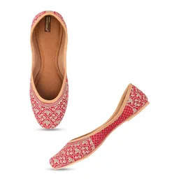 DESI COLOUR Embellished Velvet Ethnic Mojaris-57