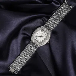 HAUTE SAUCE by Campus Sutra Women Bracelet Style Straps Analogue Watch SS23_HSWC1125-27