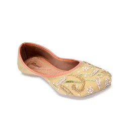 DESI COLOUR Women Embellished Ethnic Mojaris-image-73