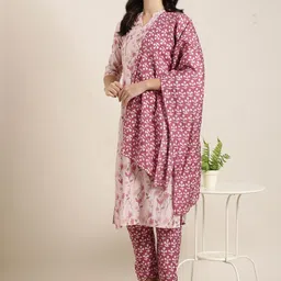 SHOWOFF Floral Printed Mandarin Collar Three-Quarter Sleeves Straight Kurta Set-picture-26
