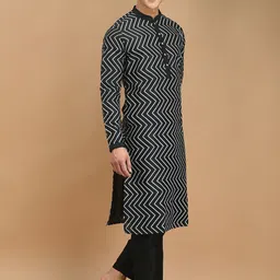 DEYANN Mandarin Collar Chevron Printed Straight Kurta with Pyjamas-picture-35