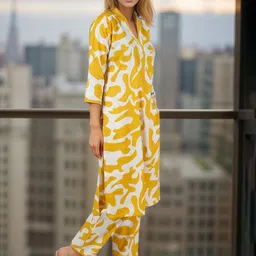 BAESD Women Printed Regular Kurta with Palazzos image 3