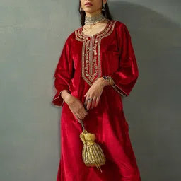 Shae by SASSAFRAS Women Embellished Zardozi Grandeur & Majestic Artwork Velvet Kurta-52