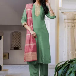 SKYLEE Women Ethnic Motifs Yoke Design Kurta with Trousers & With Dupatta-40