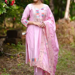LERIYU Ethnic Motifs Woven Design Zari Work Chanderi Silk Kurta With Trousers And Dupatta-picture-2