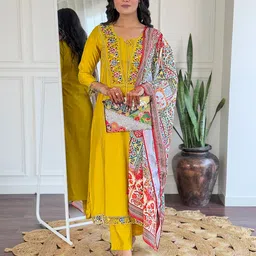 CHANDALIYO Embroidered Thread Work Kurta with Trousers & Dupatta image 5