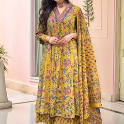 GoSriKi Women Floral Printed Kurta with Palazzos & Dupatta-image-17