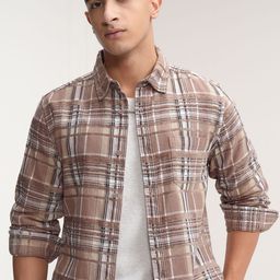 HIGHLANDER Men Spread Collar Tartan Checked Cotton Casual Shirt-image-64