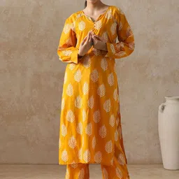 Moara Women Floral Printed Regular Pure Cotton Kurta with Trousers-14