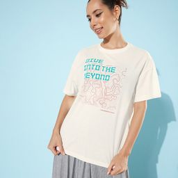 The Roadster Lifestyle Co. Women Snow White Winter Foraging Offgrid Graphics T-shirt-image-54