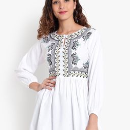 Indietoga Women Plus Size White Embroidered Keyhole Neck Empire Longline Top-picture-18