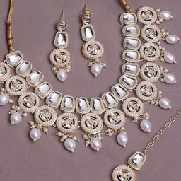 OOMPH Kundan Jewellery Set With Maangtikka-35