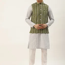 SOJANYA Men Grey Chikankari Embroidered Kurta with Churidar & Nehru Jacket-55