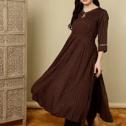 Jaipur Kurti Women Printed Angrakha Kurta with Palazzos-picture-33