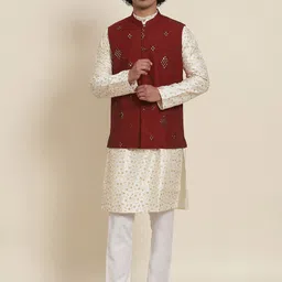 SOJANYA Men Off White Floral Embroidered Sequinned Kurta with Pyjamas-47