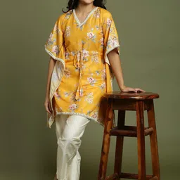 VASTRAMAY Girls Floral Printed Regular Mirror Work Kurta with Trousers-picture-11
