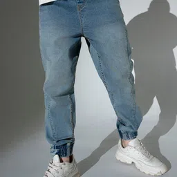 Hubberholme Men Relaxed Fit Mid-Rise Slash Knee Light Fade Stretchable Jeans-image-60