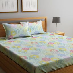 KLOTTHE Green & White Geometric Printed 300TC Double King Bedsheet With 2 Pillow Covers-image-70