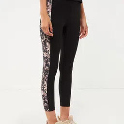 LC Waikiki Women Black Printed Detail Sports Tights-image-6