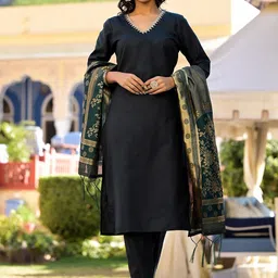 Vishudh Green & Gold Toned Embellished V Neck Straight Kurta & Palazzos With Dupatta-50