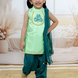 BownBee Girls Floral Embroidered Regular Kurta with Salwar & With Dupatta-image-34