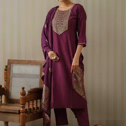 Ode by House of Pataudi Purple Ethnic Motifs Straight Kurta & Trousers With Dupatta-47