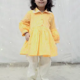 Fayon Kids Girls Bandhani Printed Regular Pure Cotton Kurti with Trousers-picture-7