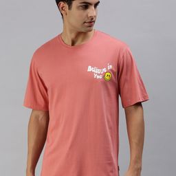 VEIRDO Men Pink Pocket Print Oversize T-shirt-image-99