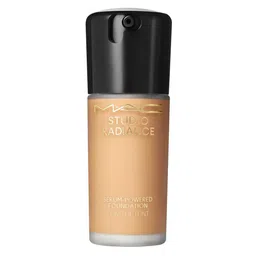 M.A.C Studio Radiance Serum-Powered Hydrating Foundation 30ml - Shade NC40-24