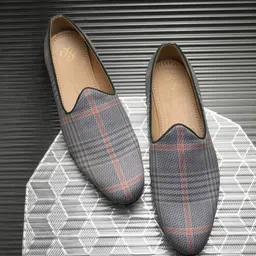 House of Pataudi Men Printed Round Toe Lightweight Loafers-image-61