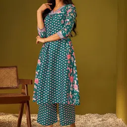DRESOUL Ethnic Motifs Printed Panelled A-Line Kurta with Palazzos-picture-2