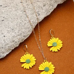 YouBella Gold-Plated Floral-Shaped Jewellery Set-44