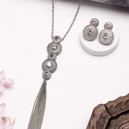 KARATCART Oxidised Silver Red And Green Kundan Stone Studded Pendant Set For Women-7