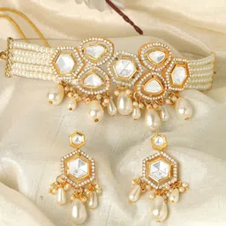 KARATCART Gold-Plated Kundan-Studded & Pearl-Beaded Choker Jewellery Set-40