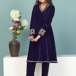 FASHION DREAM Girls Floral Yoke Design Velvet A-Line Kurta With Trouser-image-73