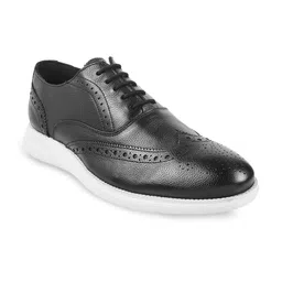 Metro Men Black Textured Leather Formal Broques Shoes-picture-33